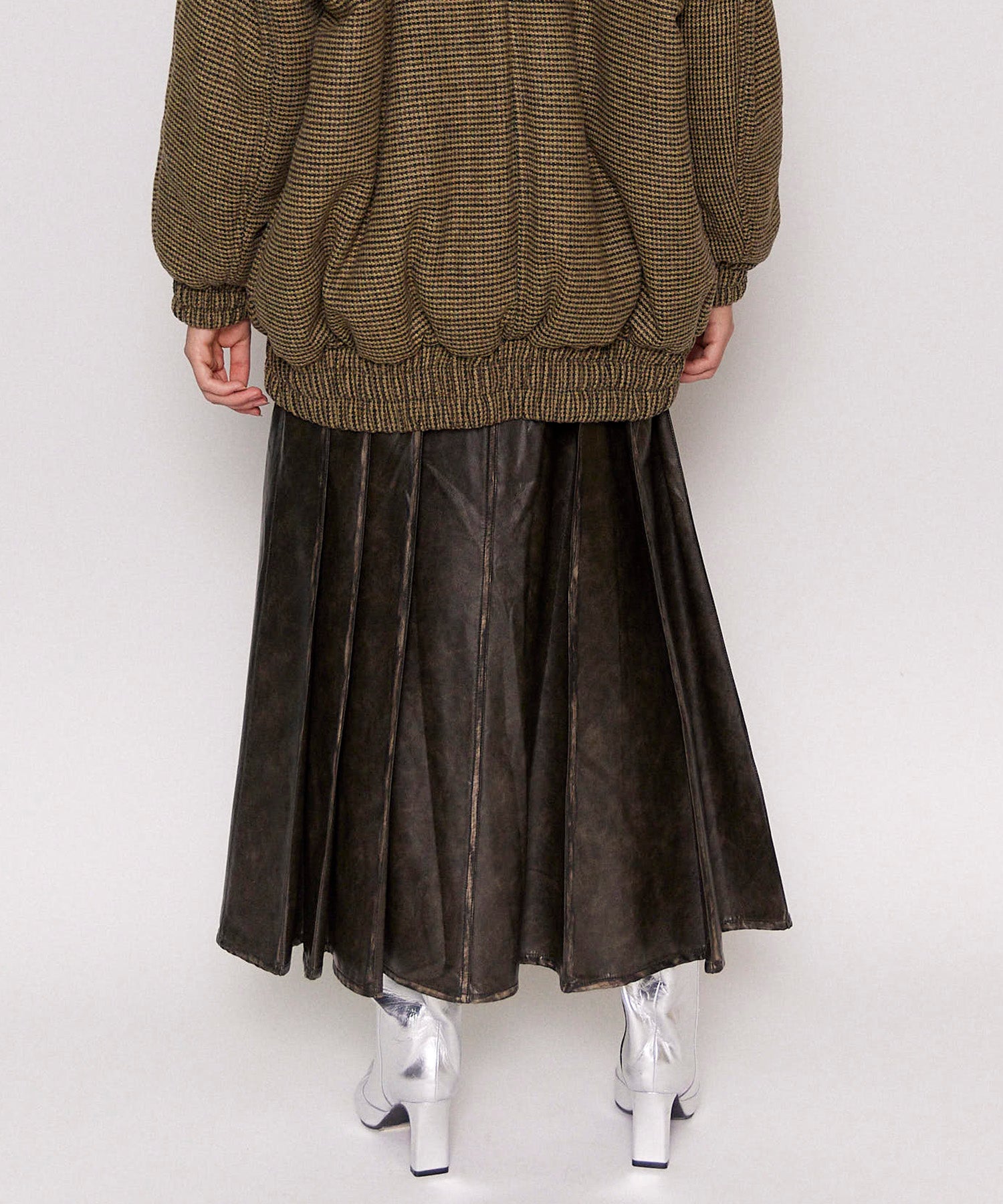 【24WINTER PRE-ORDER】Tack Pleats Vegan Leather Long Skirt