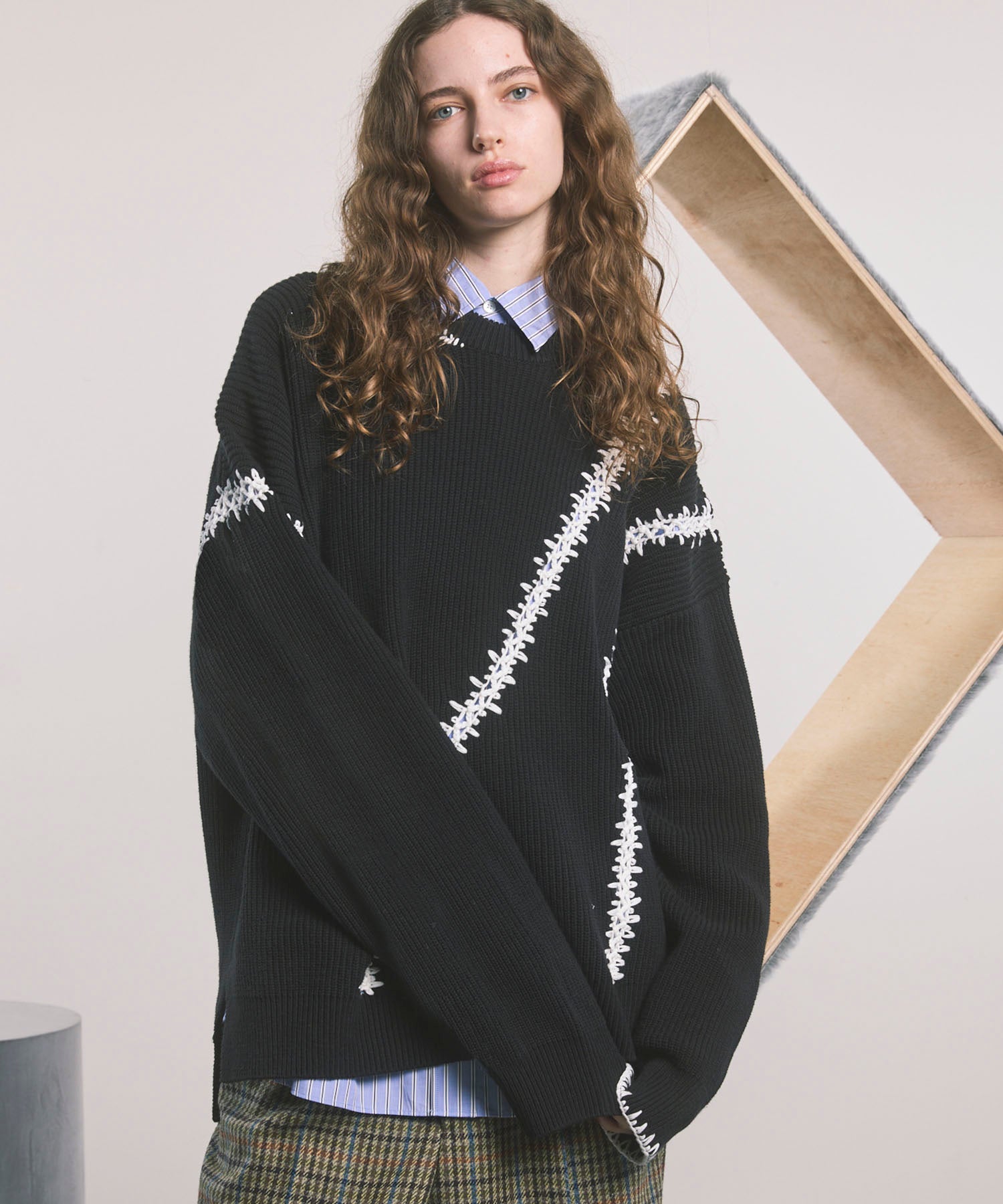 【24AW PRE-ORDER】Barbed Wire Embroidery Prime-Over Crew Neck Knit Pullover