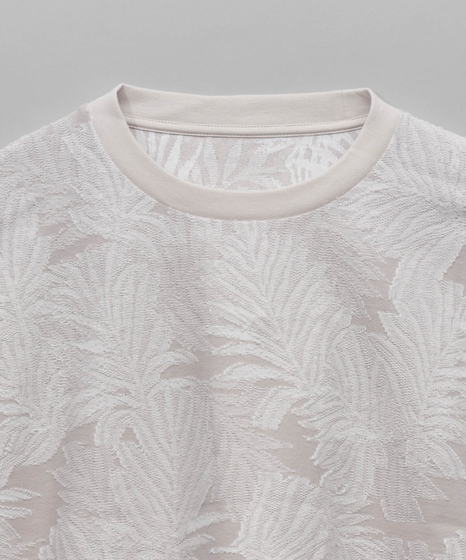 Leaf Back Cut Jacquard Prime-Over Crew Neck T-shirt