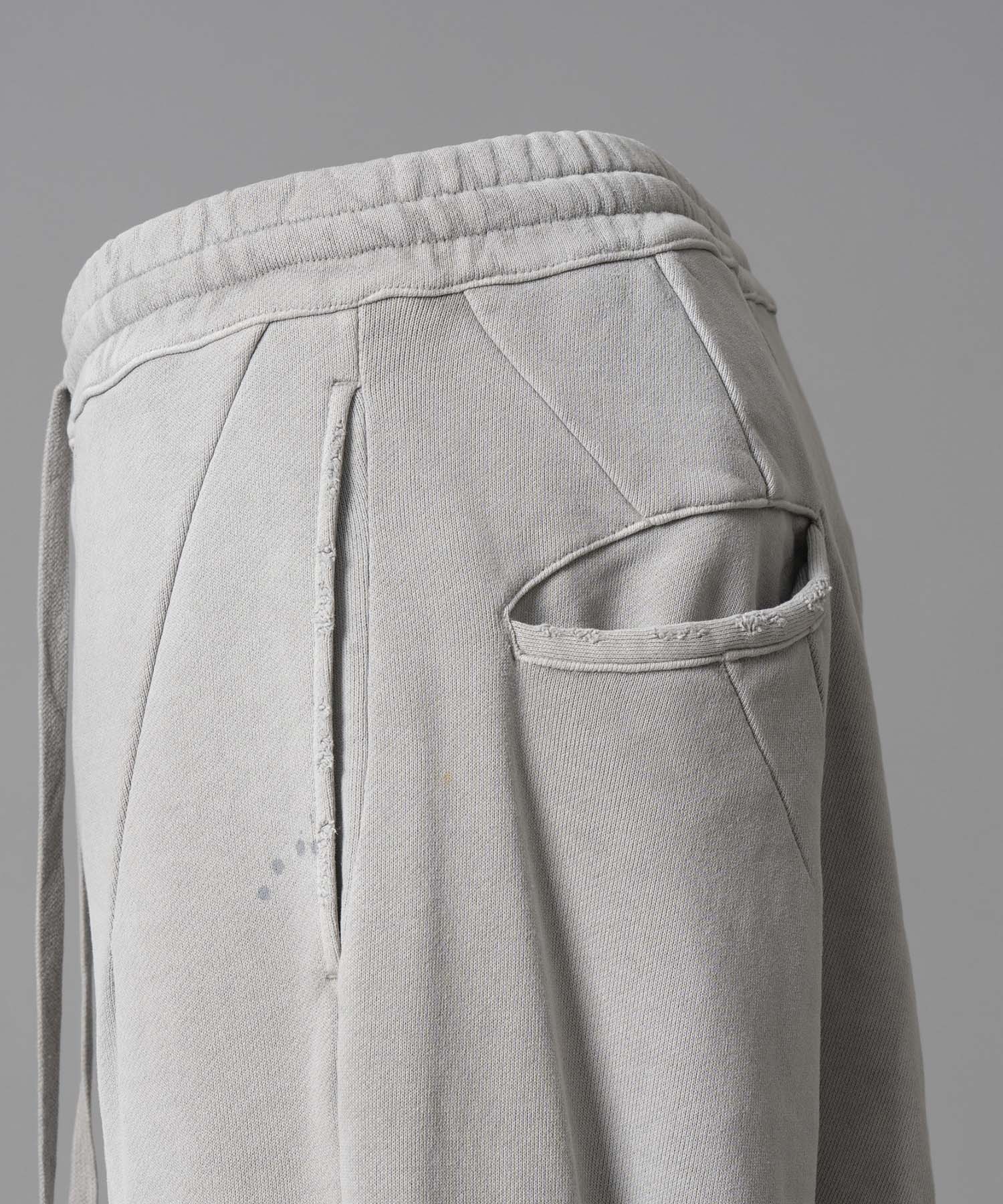 Three-Dimensional Cutting Weathered Sweat Pants