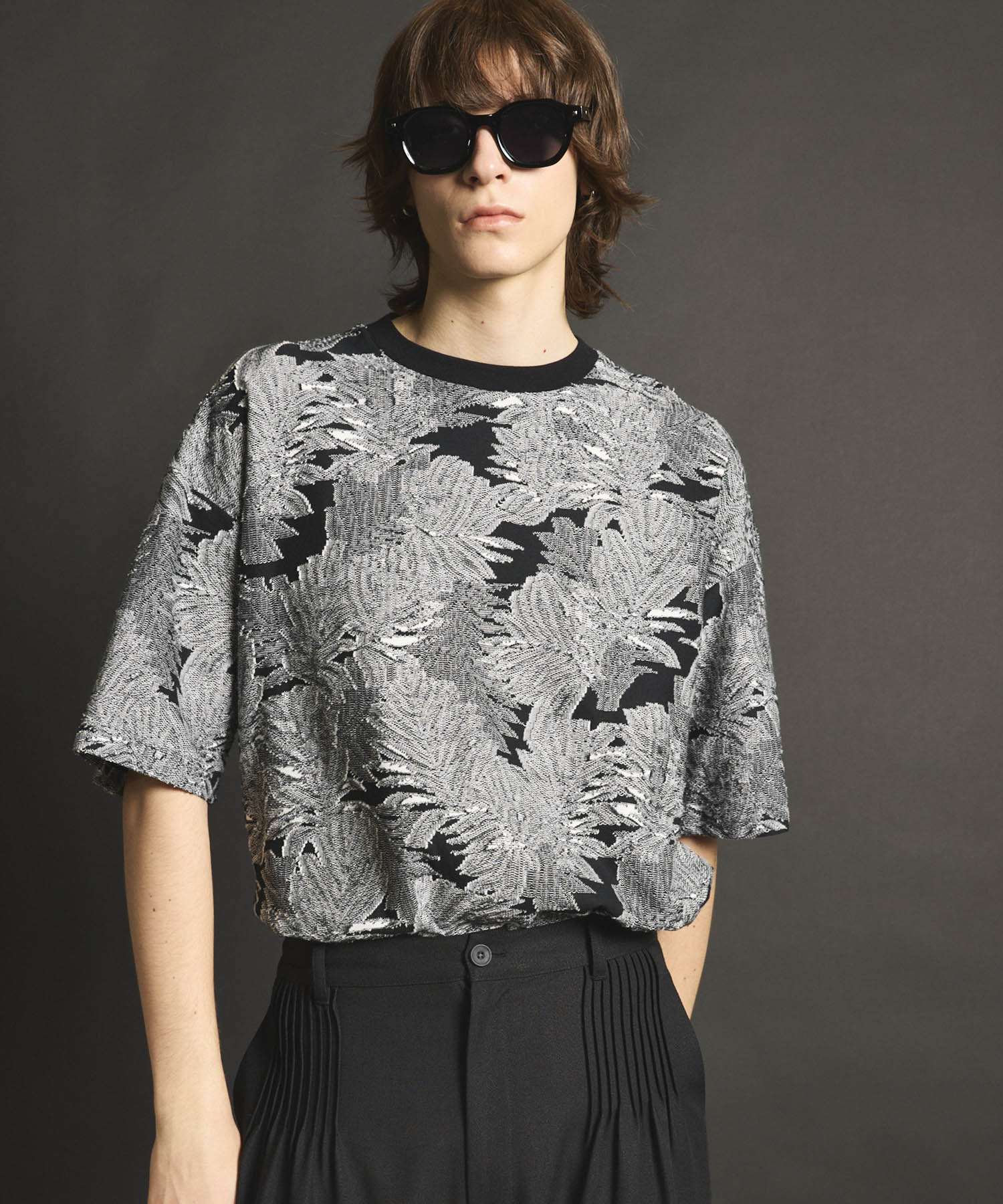 Leaf Back Cut Jacquard Prime-Over Crew Neck T-shirt